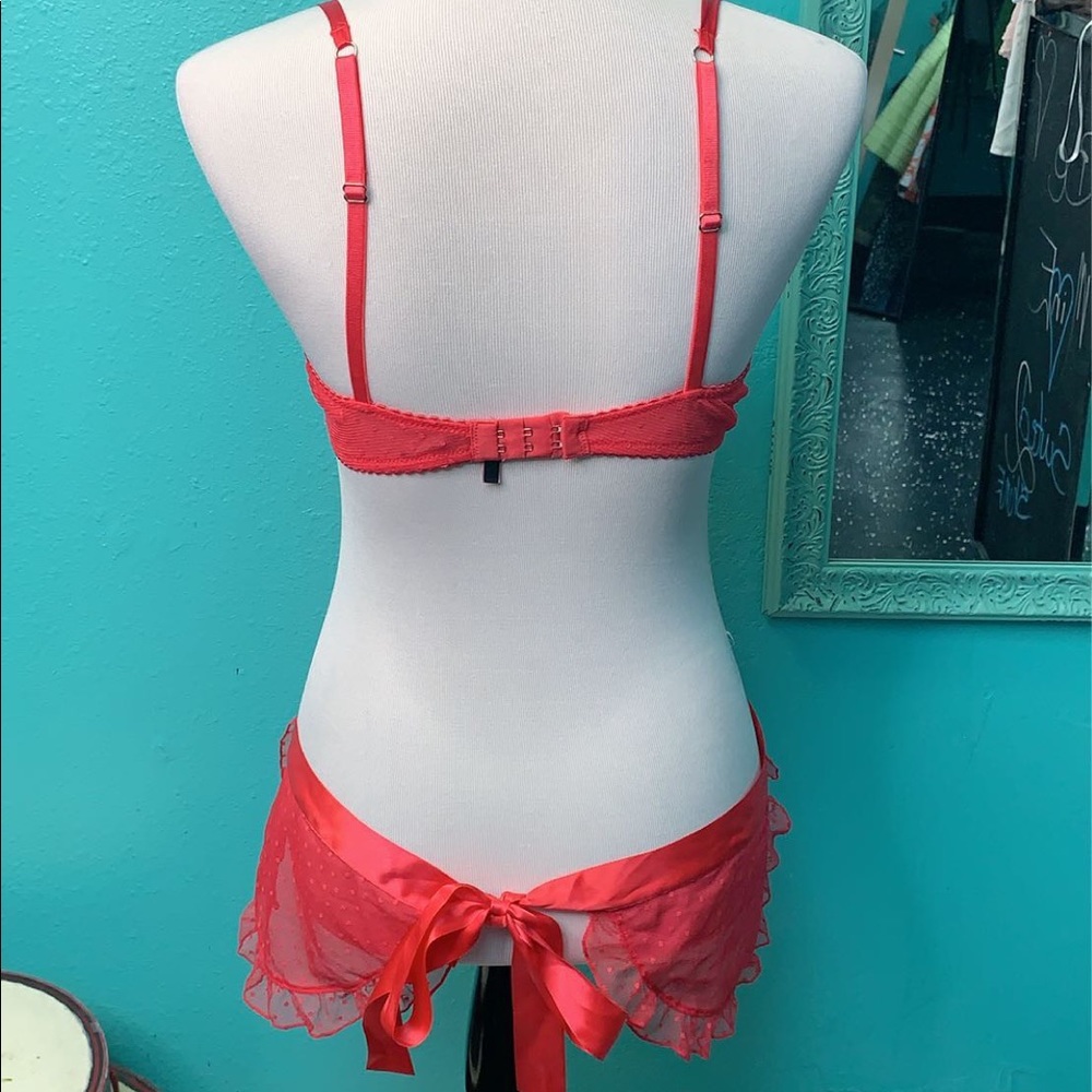 Lingerie - Picture 3 of 3